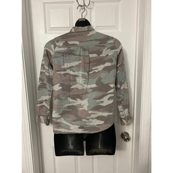 Love stitch light camo button down shirt size small - Picture 4 of 5